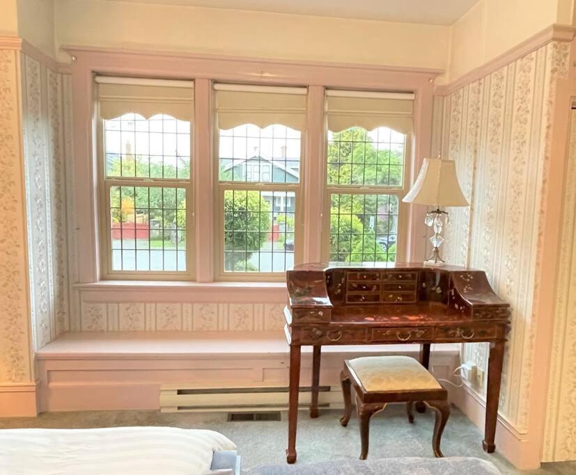 Parlor Suite In Heritage Manor, Fairfield, Near Dt Victoria Exterior photo
